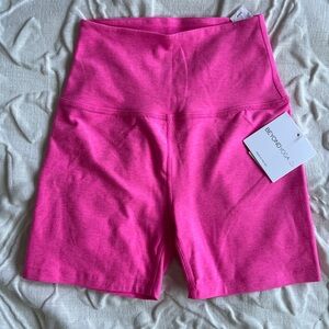 Beyond Yoga 5” Biker Shorts in hot pink